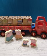CAMION RIMORCHIO LEGNO PEPPA PIG