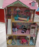 CASA DI LEGNO DELLA BAMBOLA ANNABELLE