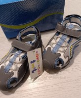 SANDALI TG 32 NUOVI!