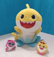 PELUCHE BABY SHARK CANTA E BALLA