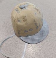 CAPPELLO CON VISIERA PRIMI MESI