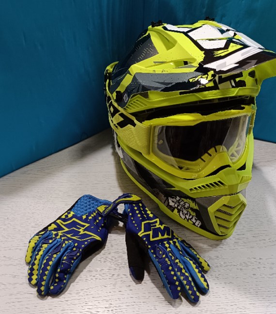 CASCO+OCCHIALI+GUANTI DA MOTOCROSS 7/9 ANNI