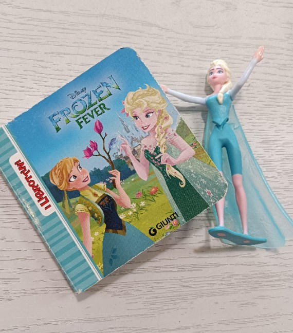 LIBROTTO+BAMBOLA FROZEN