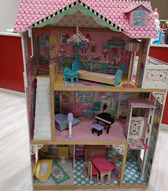 CASA DI LEGNO DELLA BAMBOLA ANNABELLE