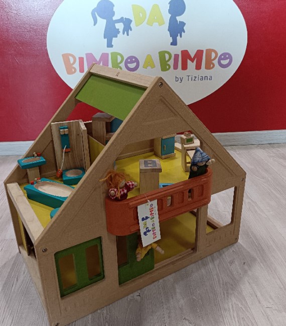 CASA DELLE BAMBOLE DI LEGNO