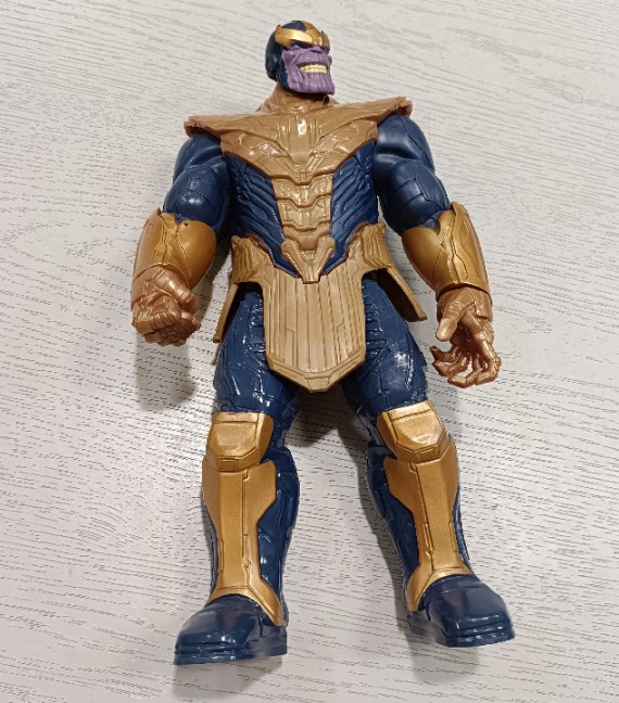 SUPER EROE THANOS