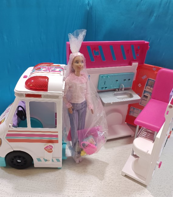 AMBULANZA BARBIE+BAMBOLA