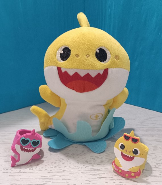 PELUCHE BABY SHARK CANTA E BALLA