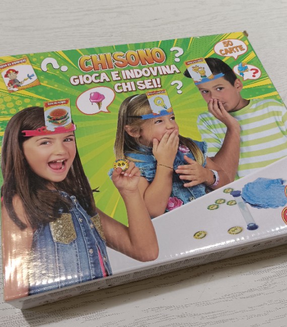 GIOCO SCATOLA INDOVINA CHI SEI?