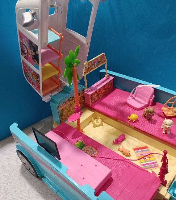 CAMPER BARBIE ULTIMATE PUPPY MOBILE