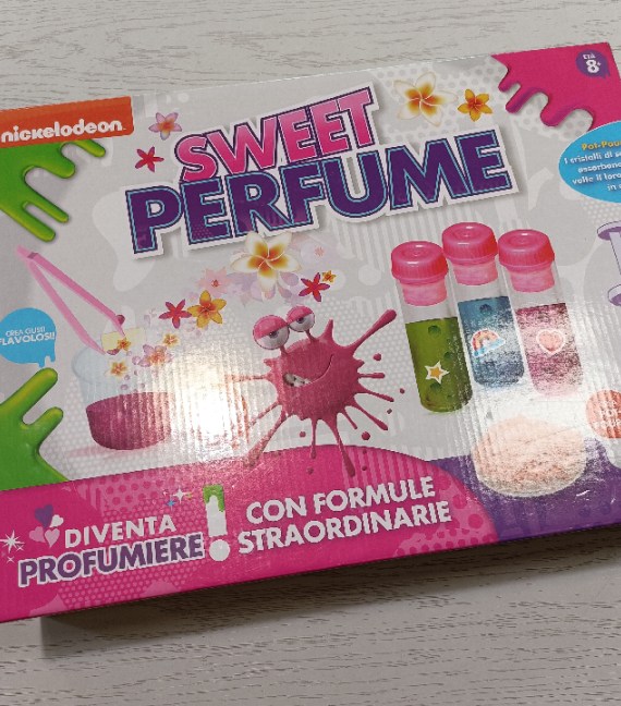 GIOCO SCATOLA LABORATORIO DEI PROFUMI (MAI USATO!)