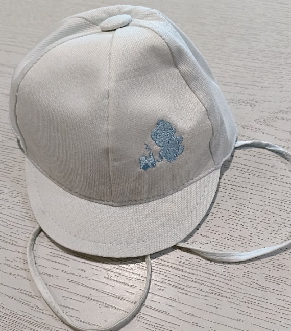 CAPPELLO CON VISIERA PRIMI MESI