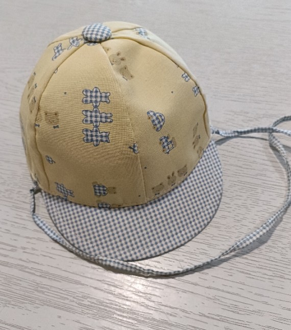 CAPPELLO CON VISIERA PRIMI MESI